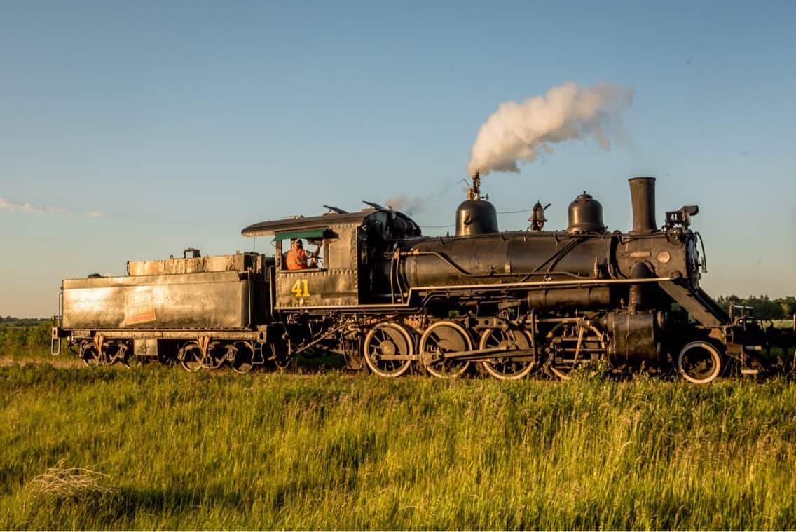 excursion-train-alberta-prairie-railway