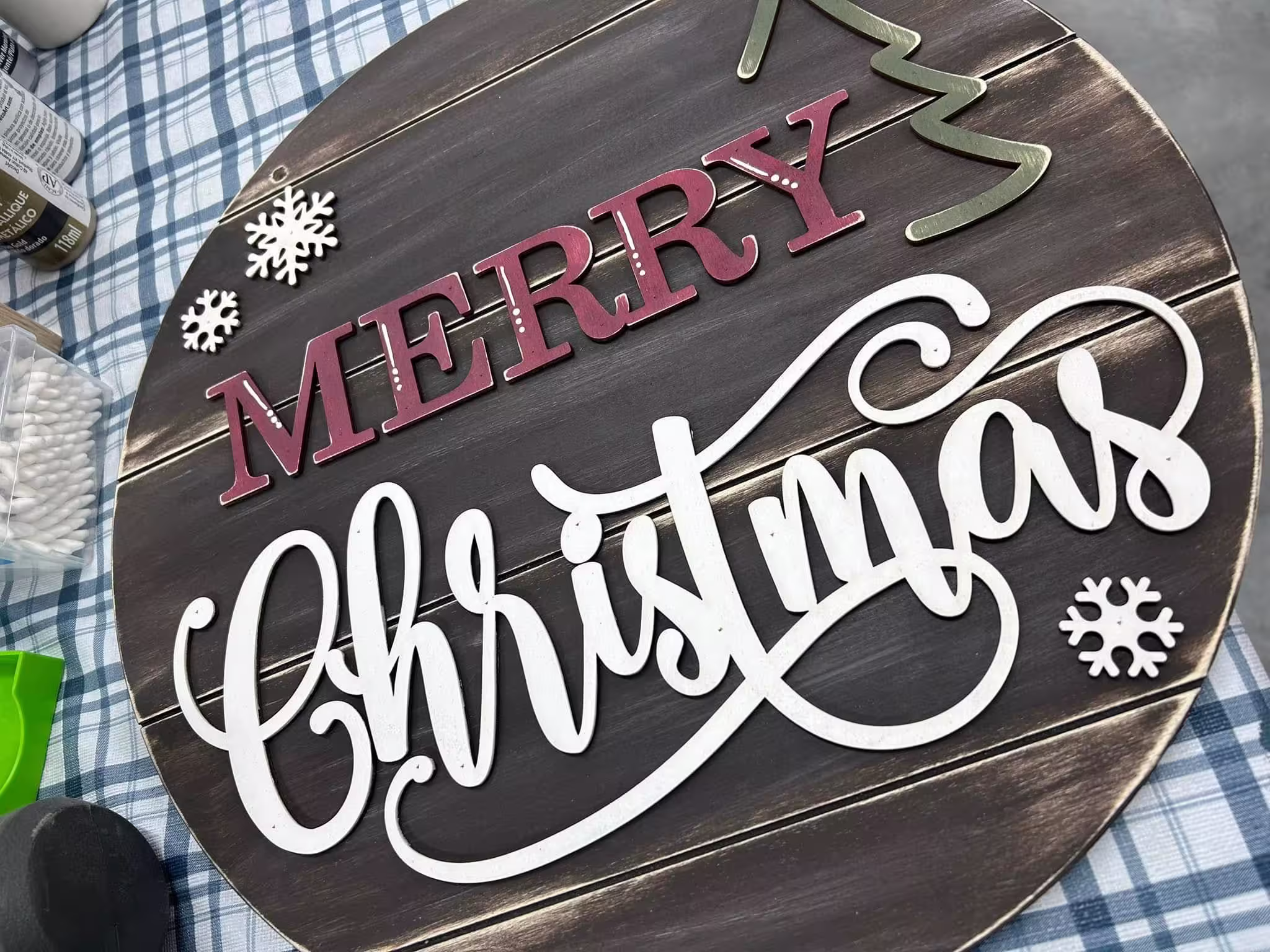 Wednesday, November 25 at the Stettler Community Hall 7:00p.m. to 9:00p.m. - Advanced tickets only Tickets $65 - Available at Grate Kitchen Shoppe beginning October 5 Create a custom themed wood sign with Cactus Cut Designs